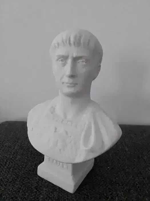 Statueta imparatul Traian