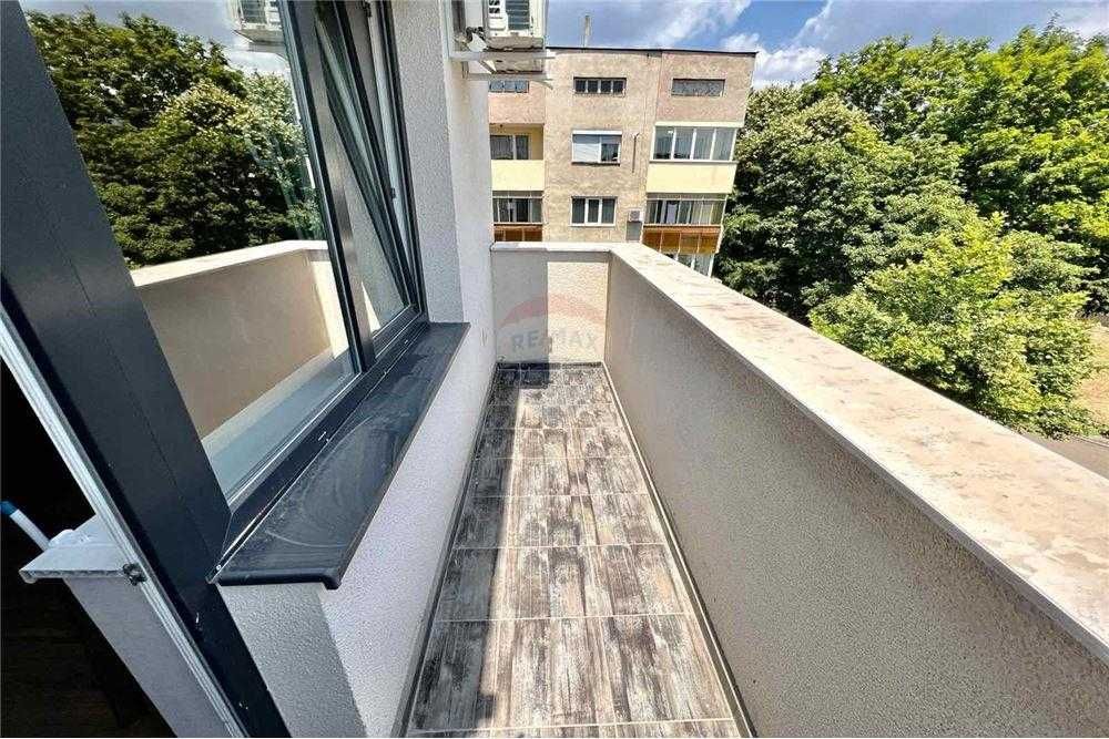 Продава се Тристаен апартамент в Русе, Родина 1 - 103 кв.м за 1374 €/кв.м - Снимка #18