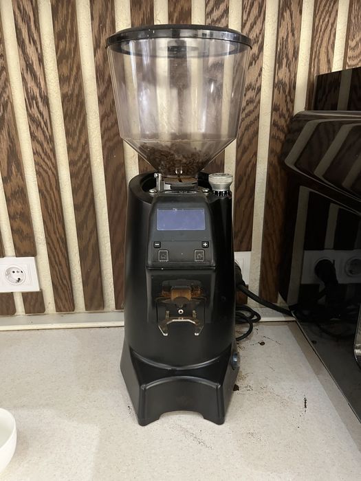 Продается кофемолка Zenith