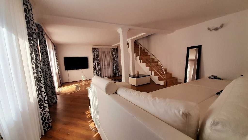 Casa spatioasa cu teren in com Voinesti DB