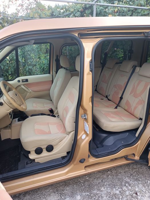 Vând Ford Tourneo Connect