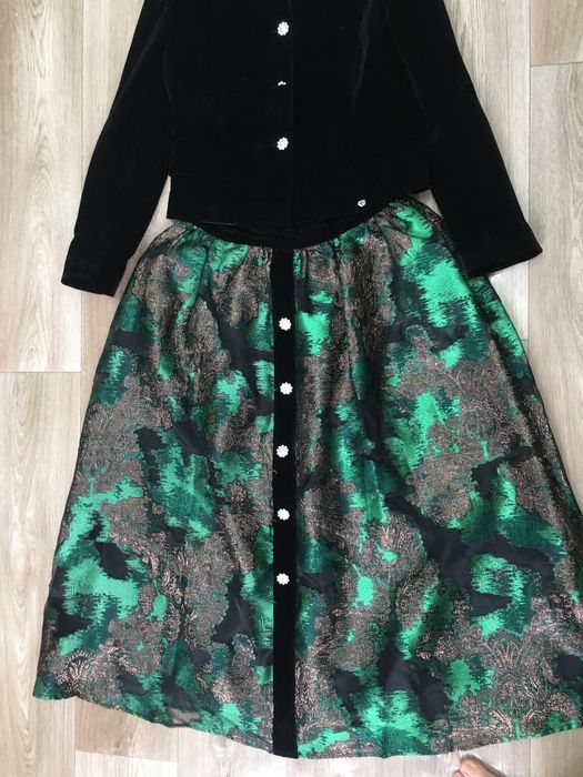 Продам нарядный,шикарный костюм-40 000 тг