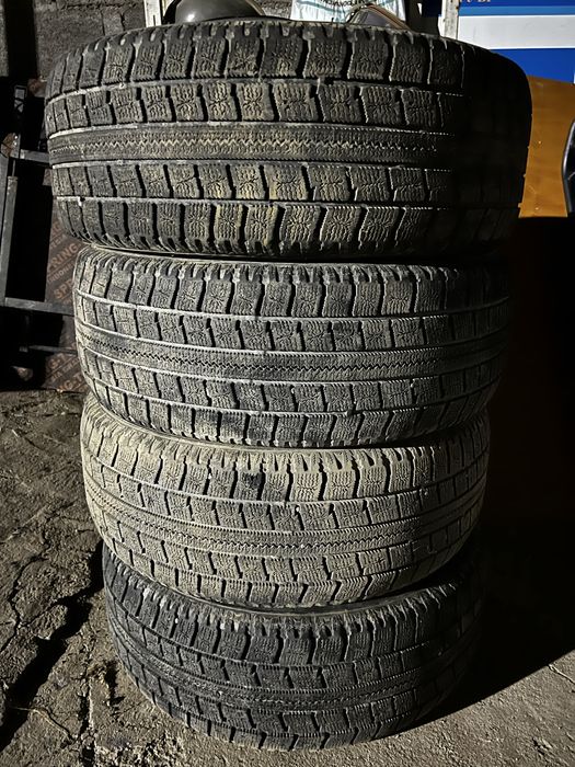 215/60/16 Nitto комплект зимней резины, липучка б/у