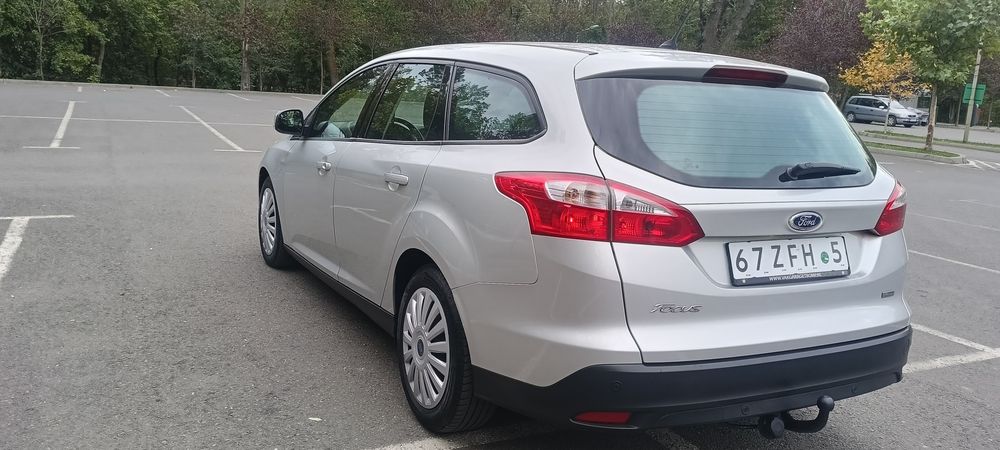 Ford Focus lll Euro5 Diesel 1+6 trepte 
Mașina este foarte bine întreț