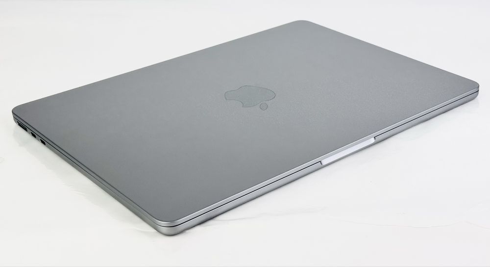 НОВ! Apple MacBook Air 13 M3 2024 8RAM 256GB Space Gray Гаранция!