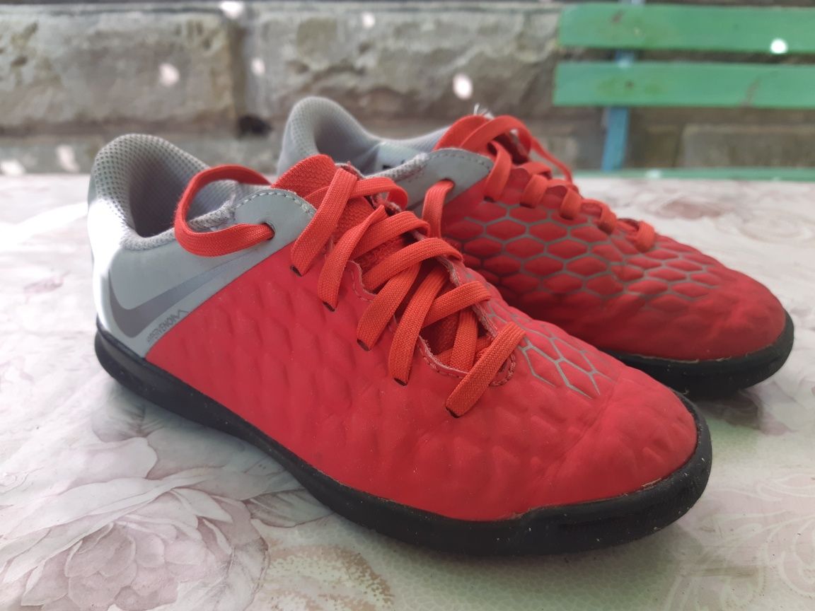 Детски футболни маратонки Nike