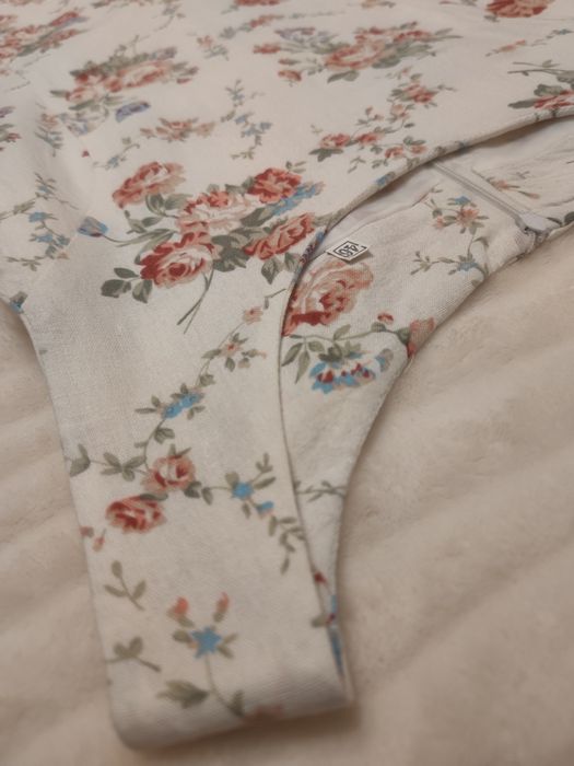 Светла рокля на цветя