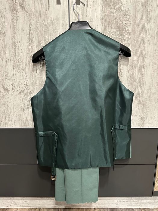 Официален костюм