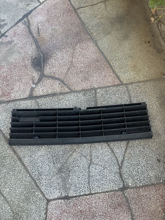 Оригинална решетка Мазда 626 Mazda 626