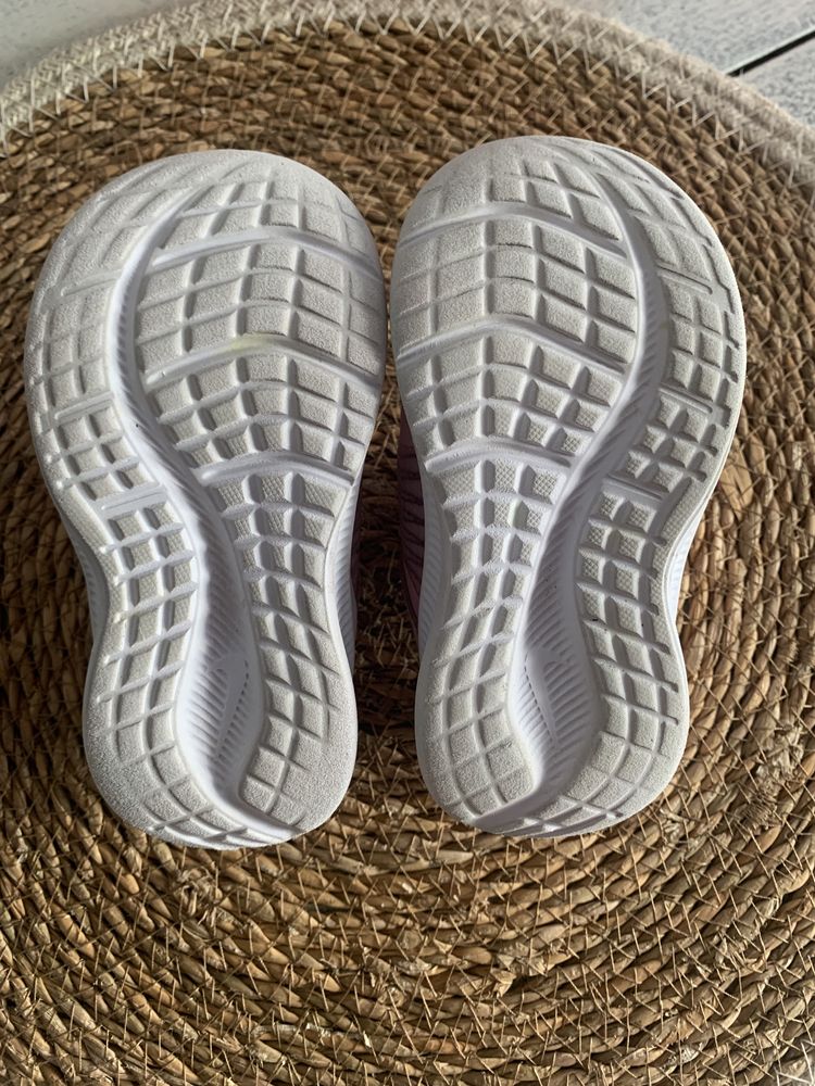 Розови маратонки за момиченце Nike