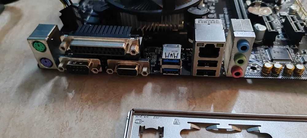 Kit Placa de baza H110M-DS2 + Procesor I5 6500 + Cooler