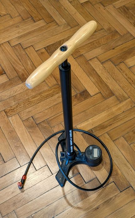 Pompă profesională Lezyne Sport Floor Drive 220PSI