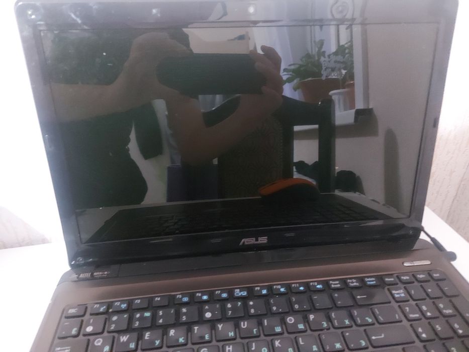 Asus хороший. ноутбук