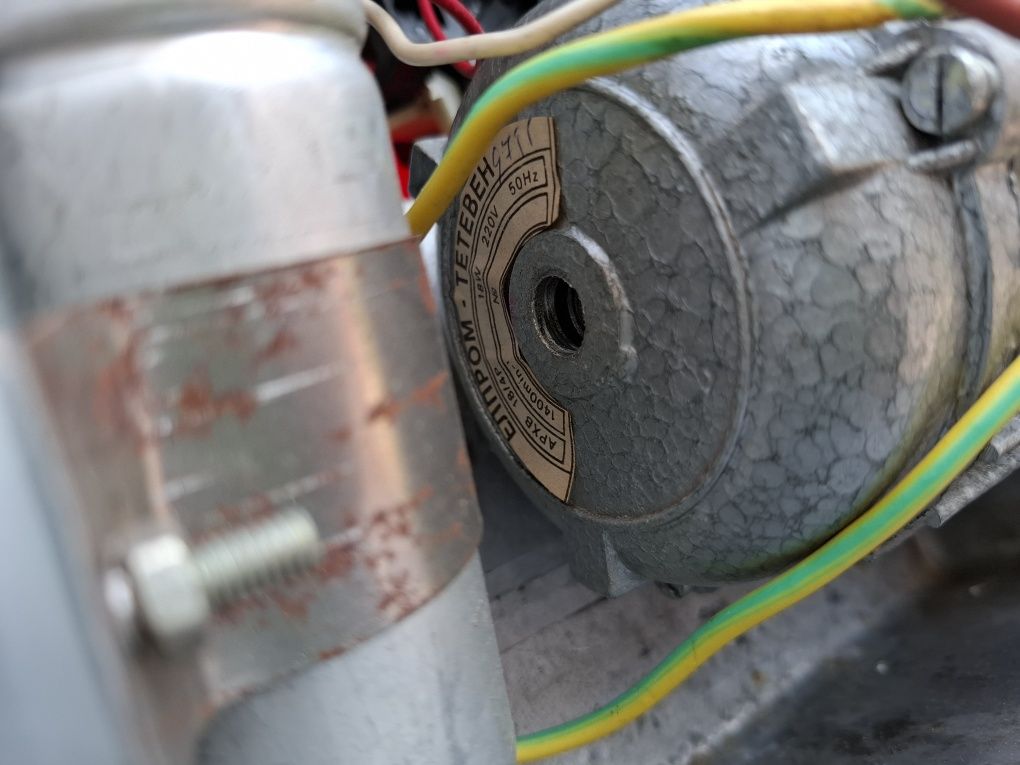 Електромотор 18 W 50 Hz 220V