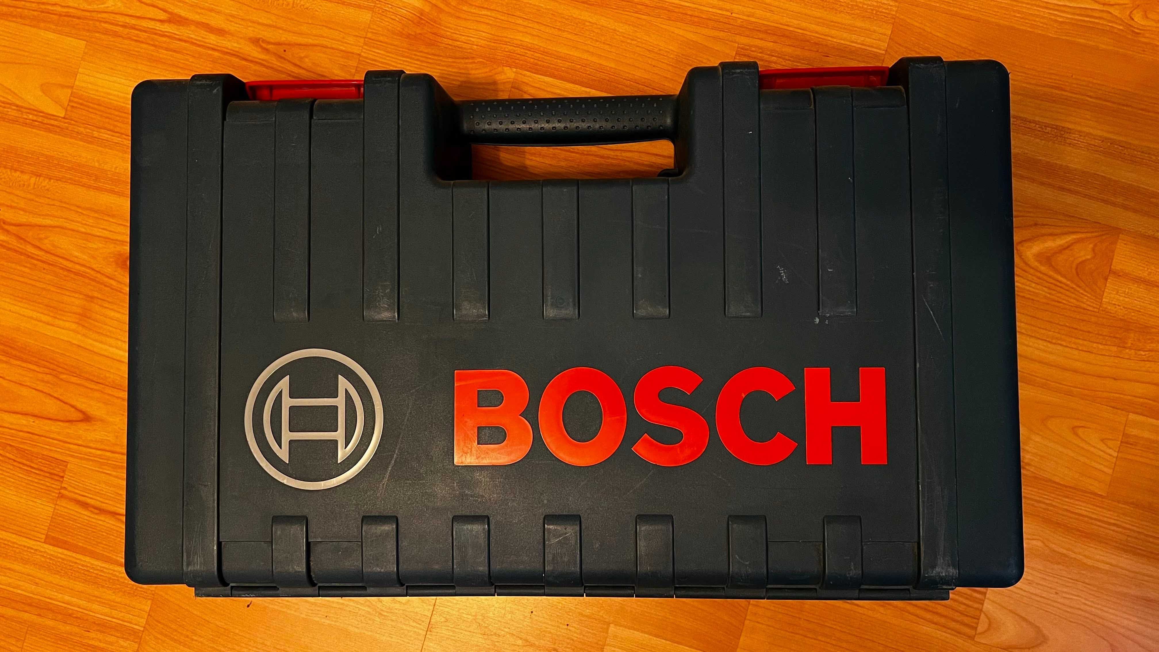 Bormasina Bosch profesionala cu aspirare GBH 2-23 REA 710W