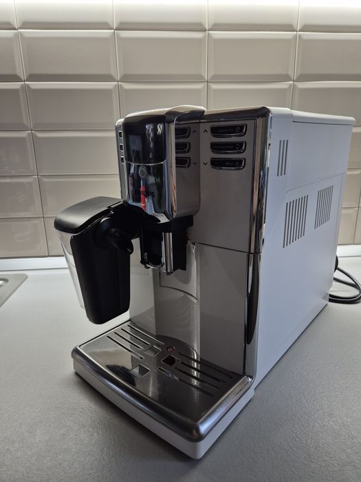 Espressor automat Philips EP5331/10 Seria 5000, LatteGo