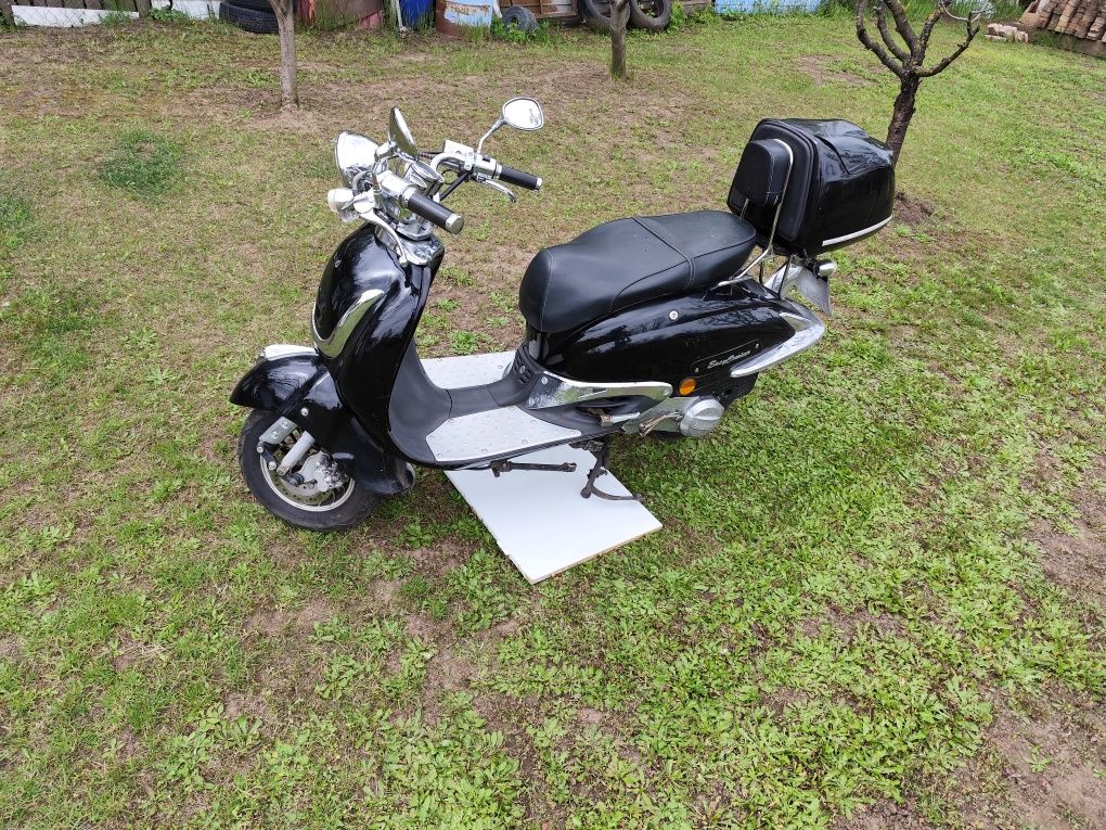 Motocicleta Honda CB 500 și scuter Znen 125