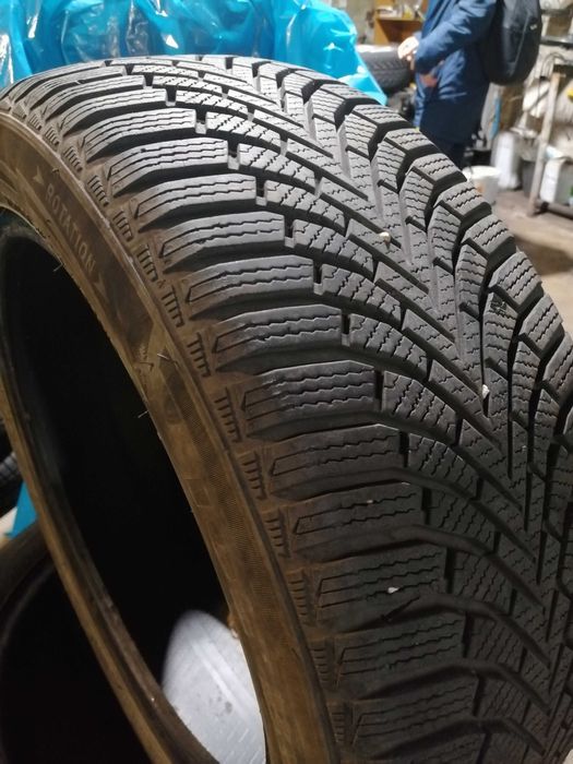ПРОДАВАМ 2БР ЗИМНИ ГУМИ 205/50/17 40лв