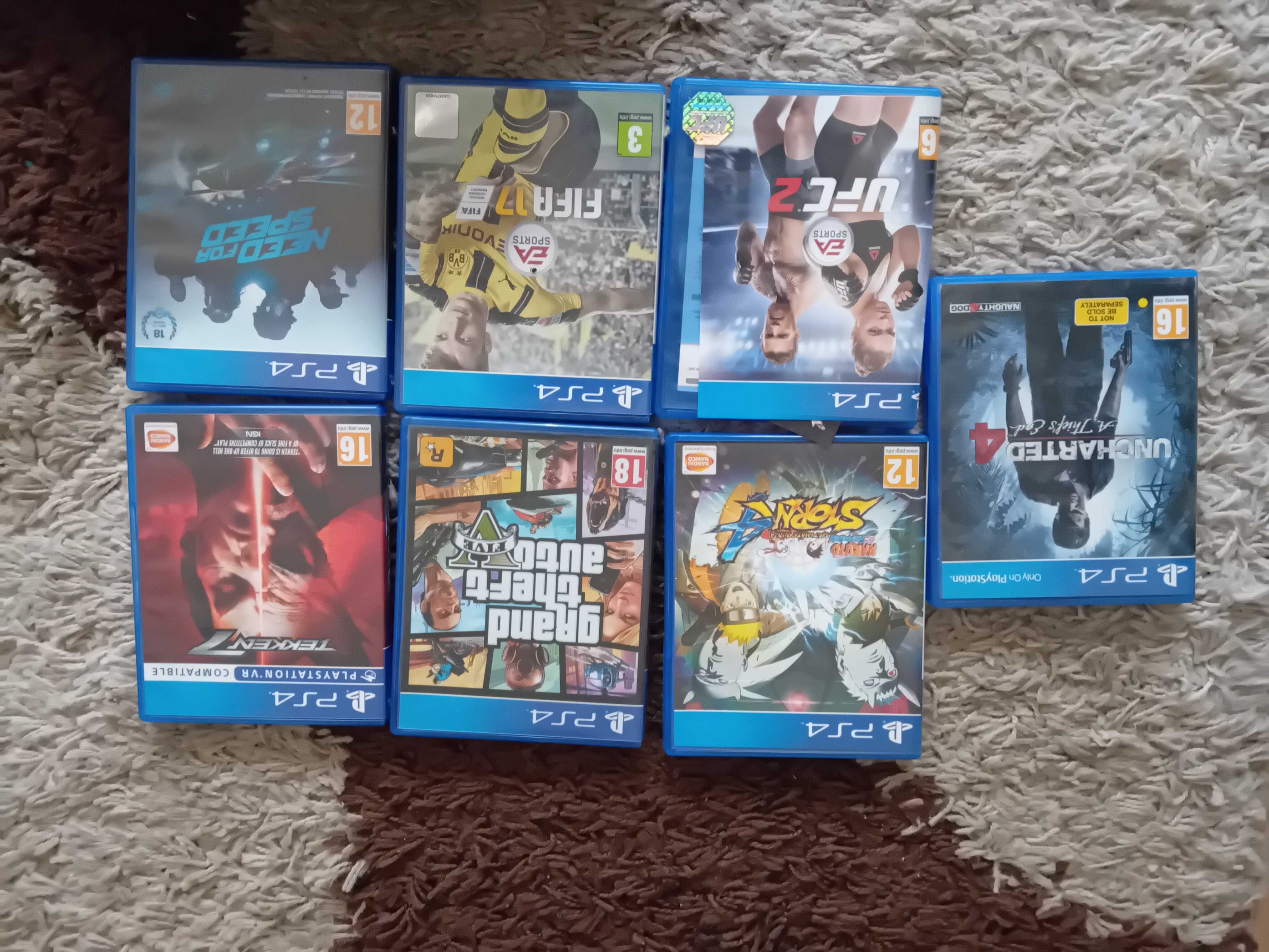 Playstation 4 + 2 джойстика + 7 игри