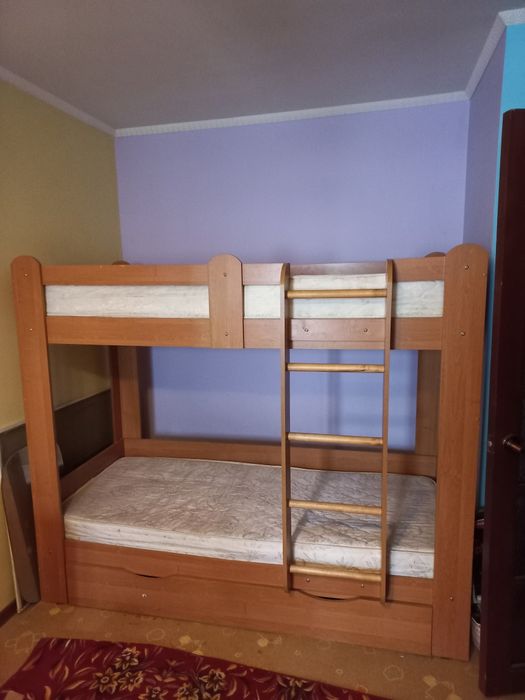 Кровать деревянная двухярусная