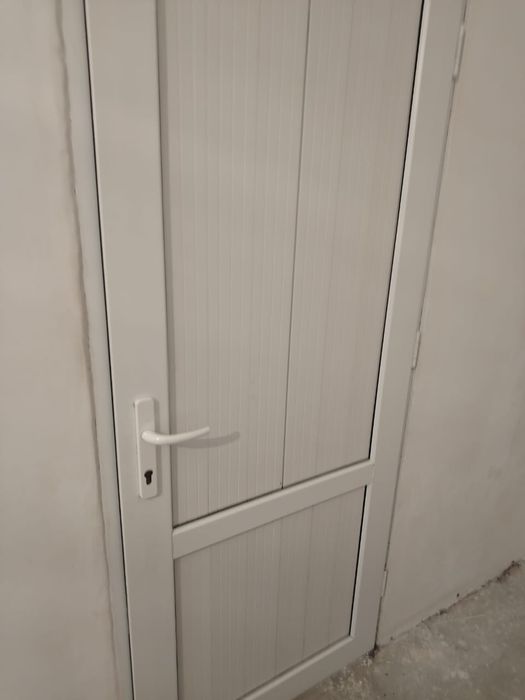 Пластиковые двери