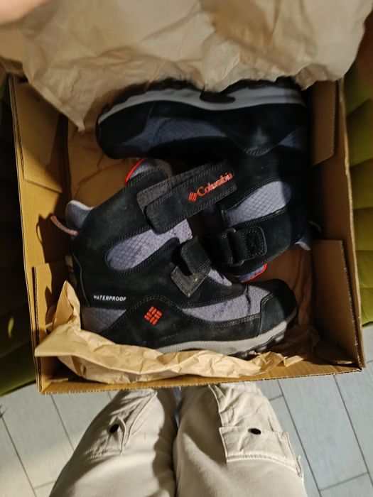 Vând bocanci originali Columbia