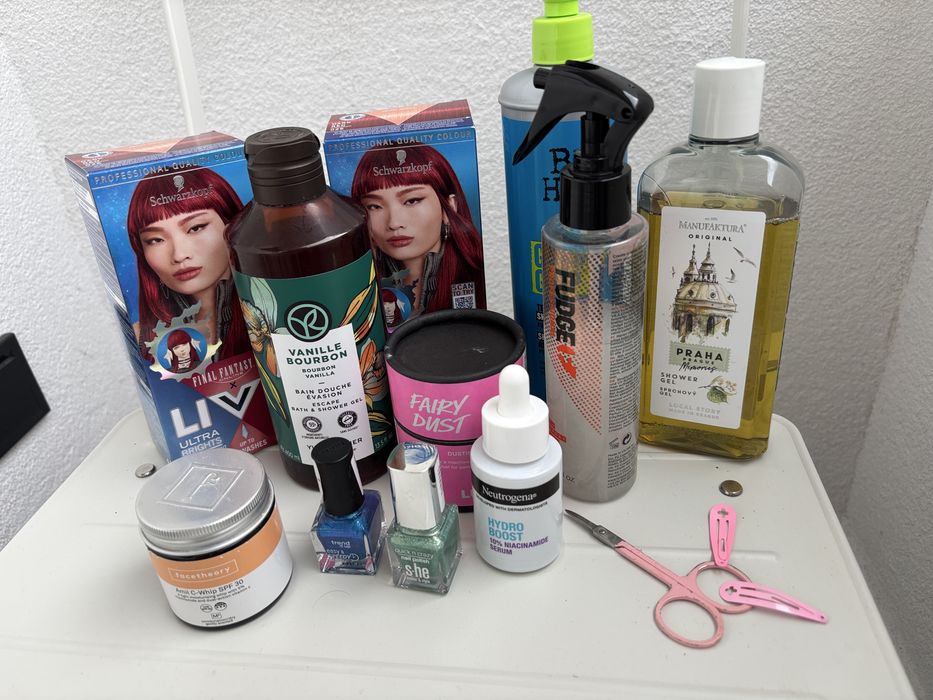 Лот козметика Lush Neutrogena Manufactura Face Theory Tigi