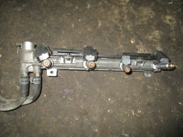 Injector injectoare rampa Golf 4 Bora Seat A3 Skoda motor 1,6 benzina