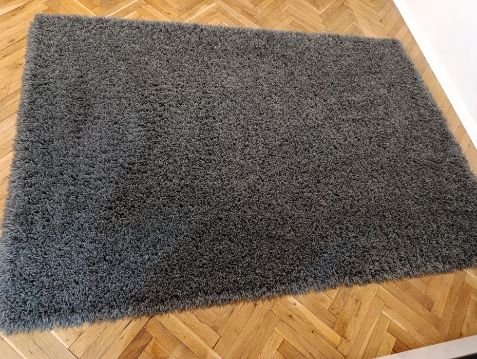 Графитено сив килим