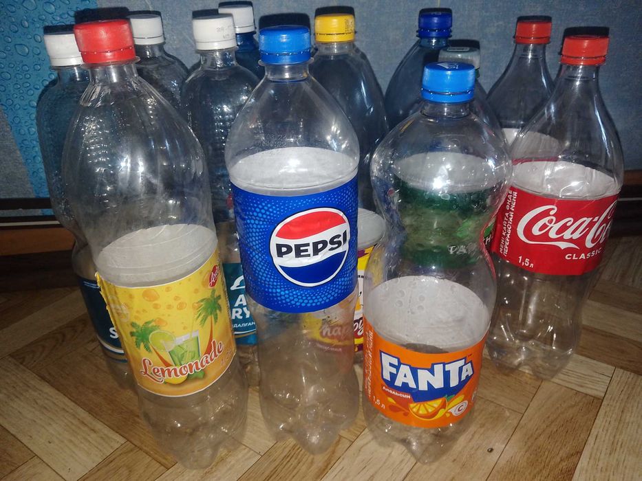 ПРОДАМ БУТЫЛКИ 1,5 литровые пластиковые от разных напитков ! Чистые !