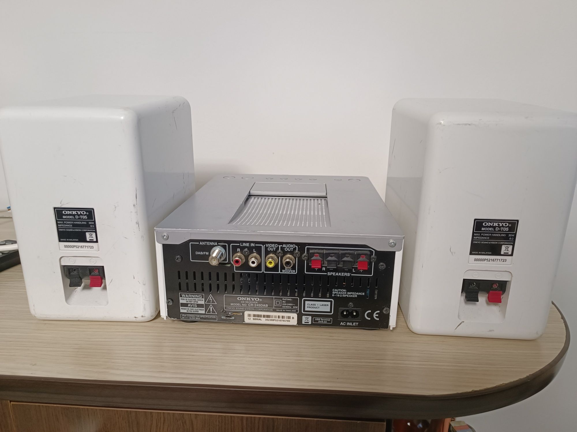 Amplificator compact cu CD Onkyo CR-245 + boxe Onkyo D-T05