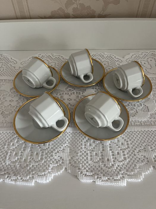 Set 5 cescute de cafea expresso. Din portelan fin si elegant.