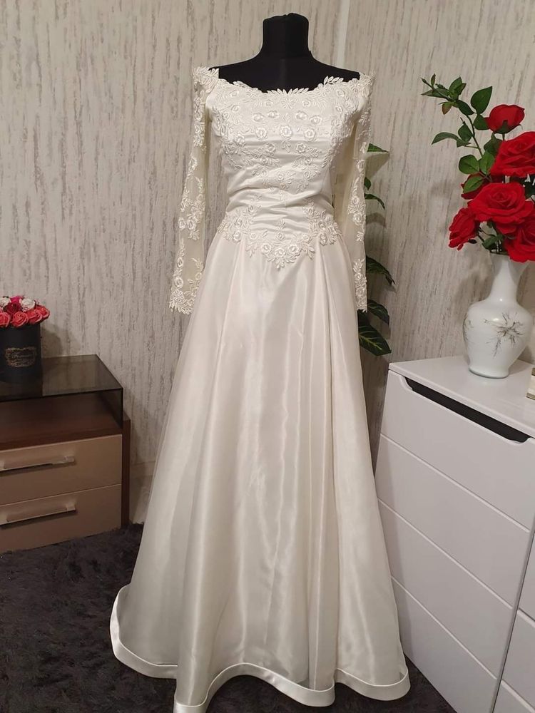 Rochie mireasa ivory