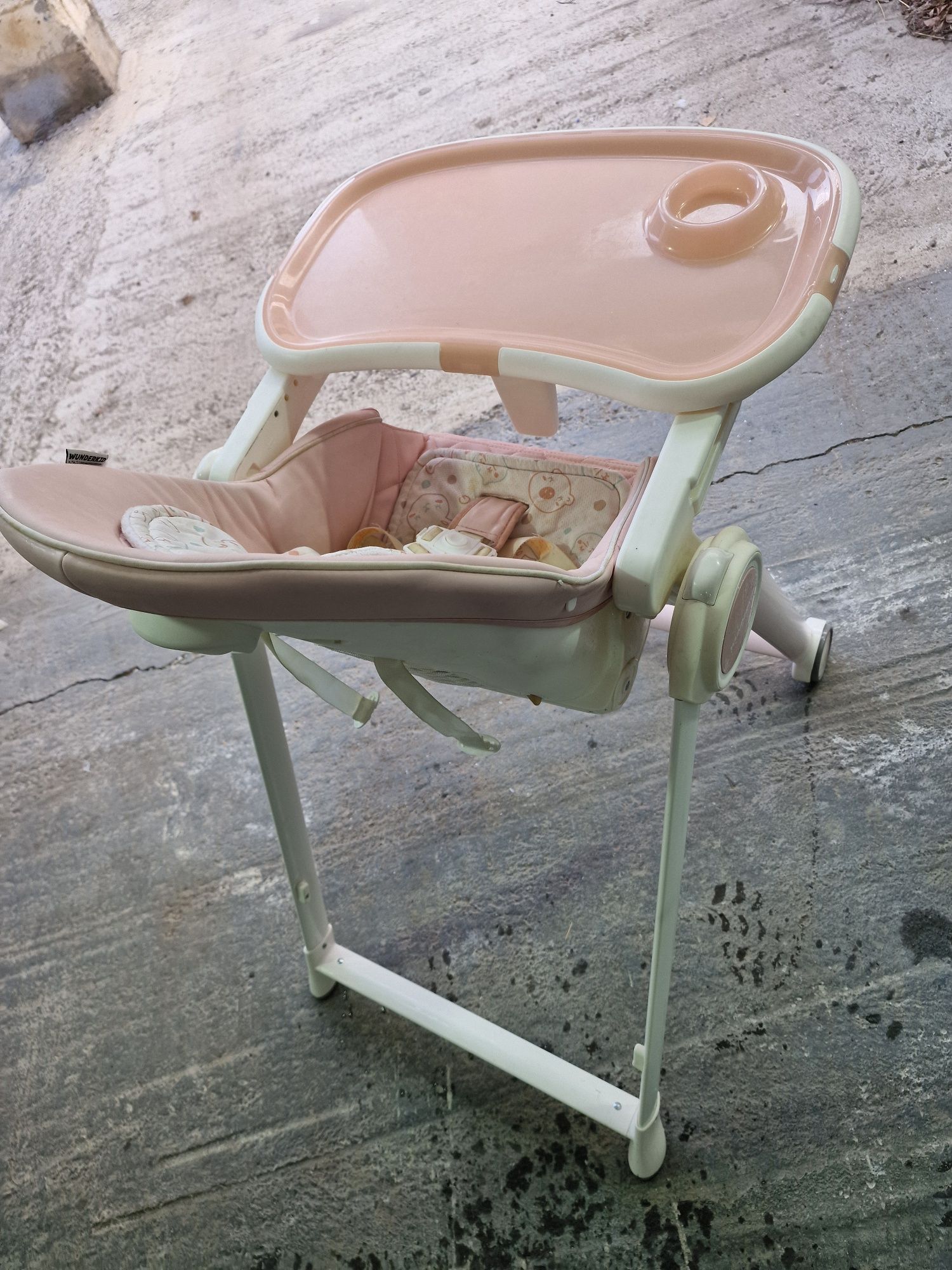 Scaun de masa Wunderkid Joy, Roz