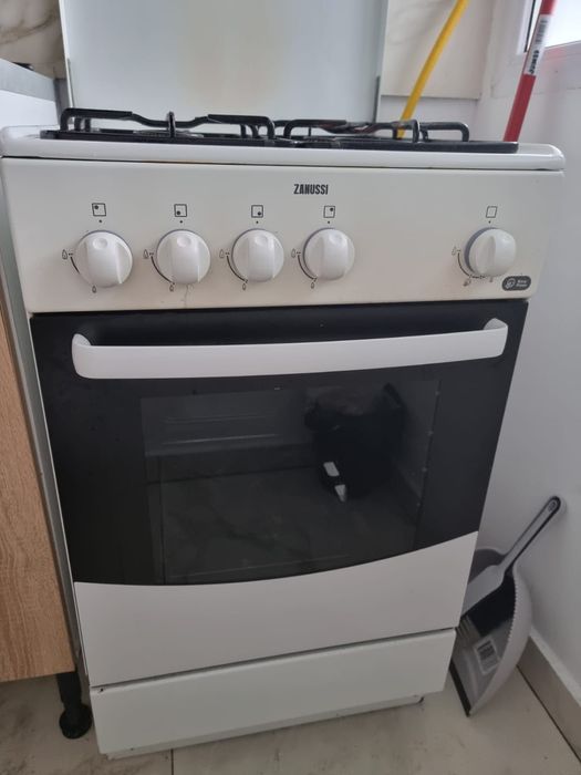 Vand aragaz bun zanussi iasi centru tg cucu functioneaza bine