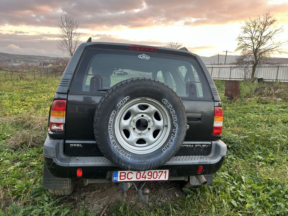 Vand sau dezmembrez opel frontera 2.2 diesel autoutilara