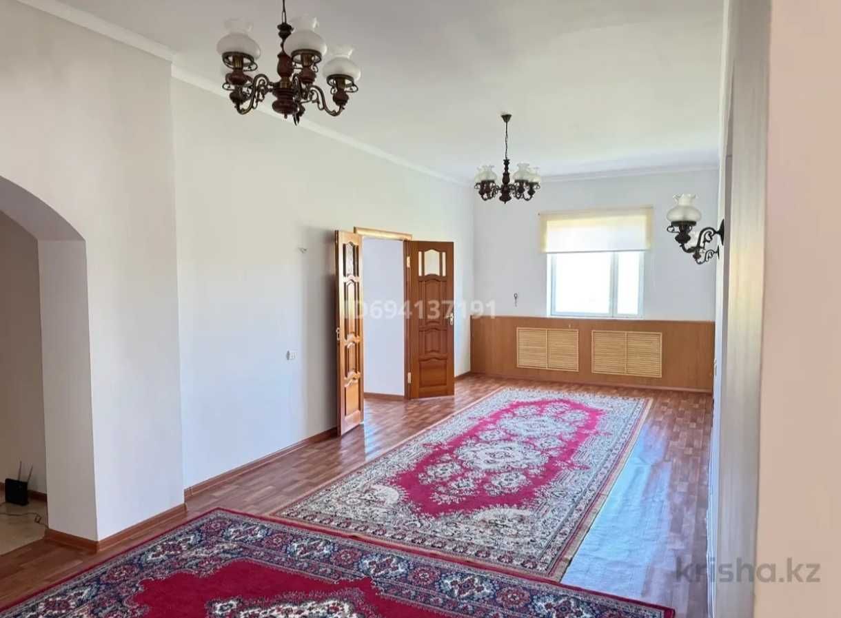 Жеке тұрған үй 300 м²