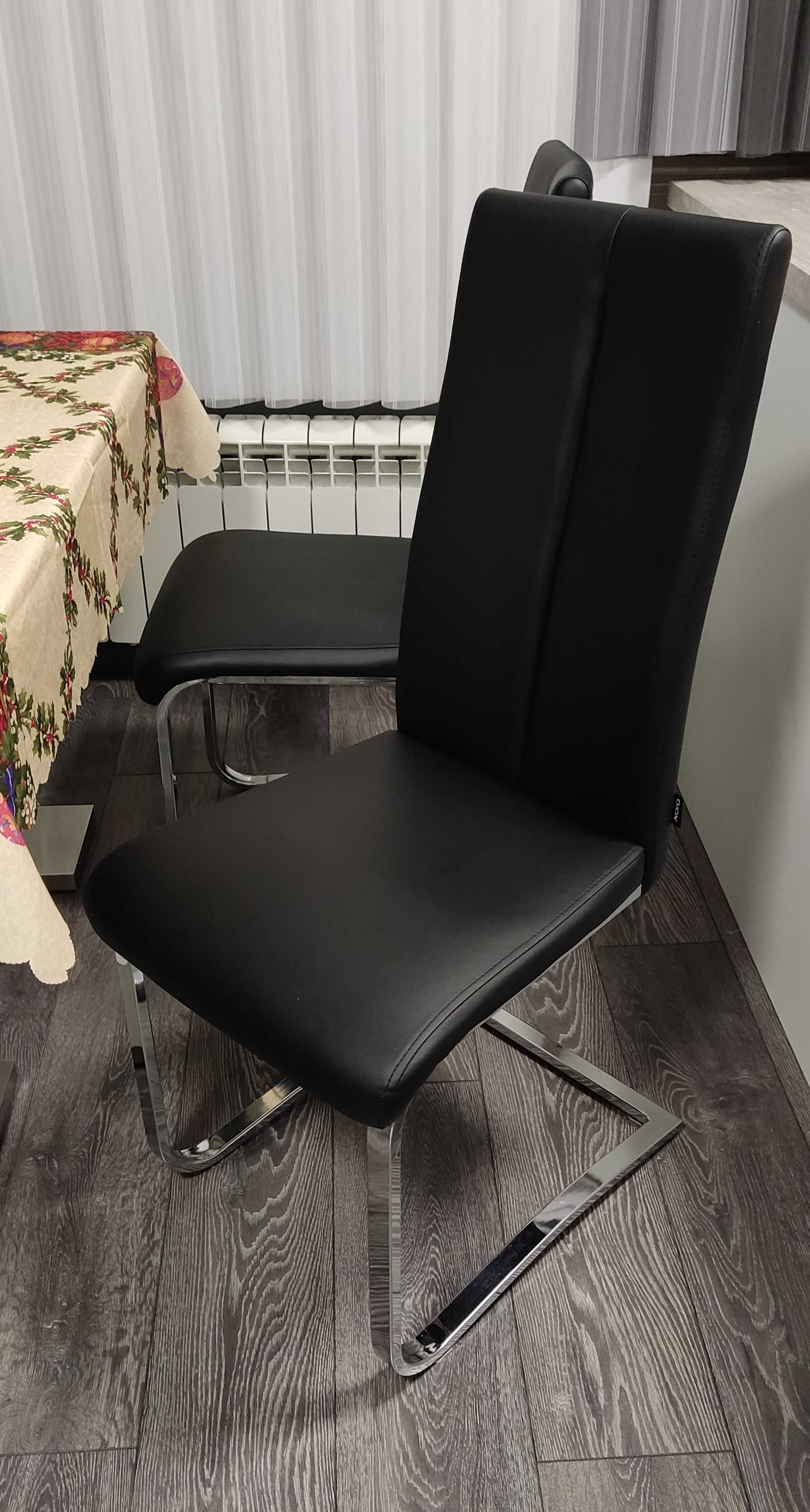 Трапезни столове Xora - черна еко кожа