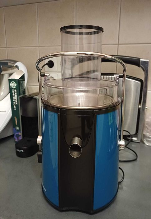 Vand pachet: robot bucatarie, blender, storcator fructe si tocator