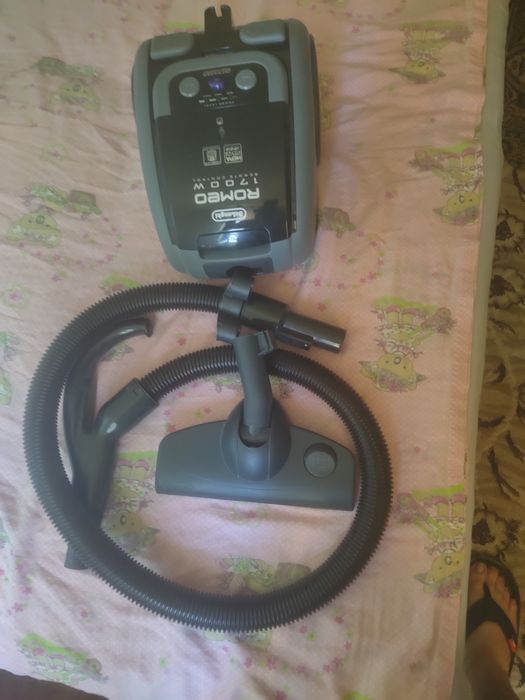 Vând aspirator cu filtru