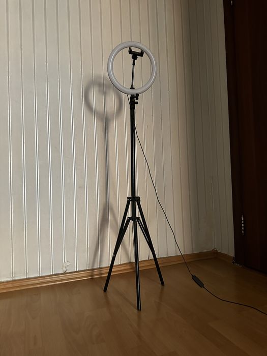 Кольцевая лампа со штативом