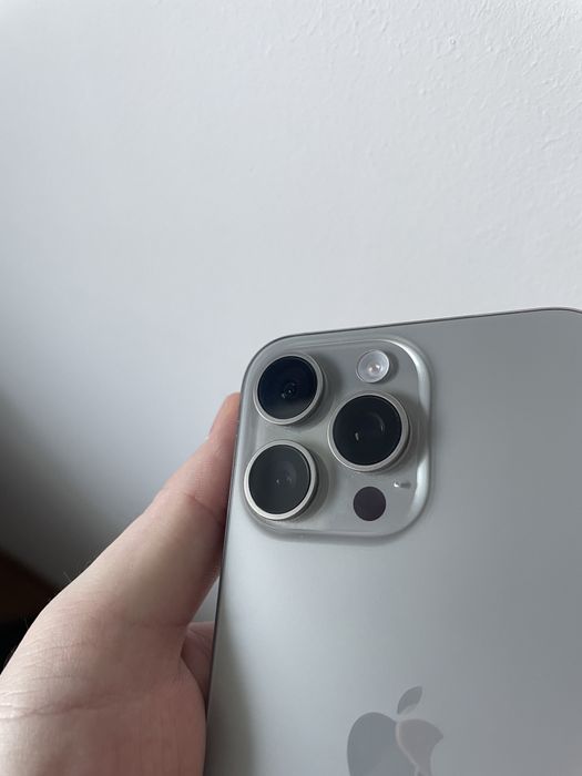 Vând Iphone 16 pro max un tera