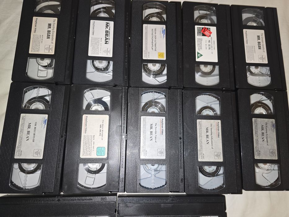 Pachet cu 12 casete VHS,originale,cu Mr. Bean,stare bună,150 lei
