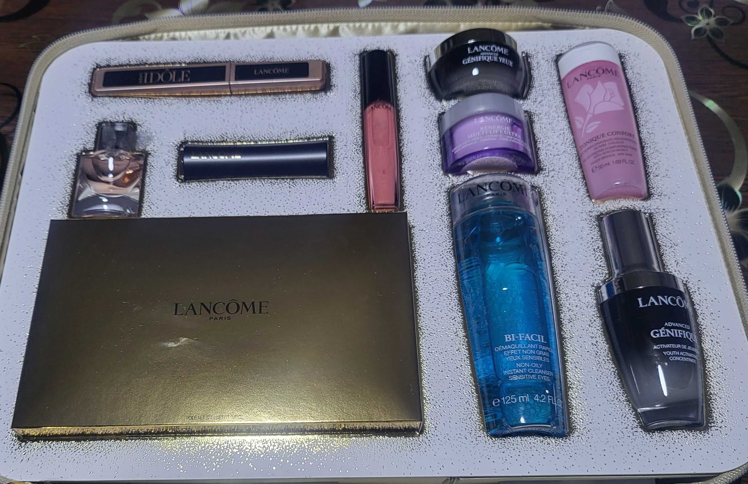 Geanta cu produse de îngrijire Lancome