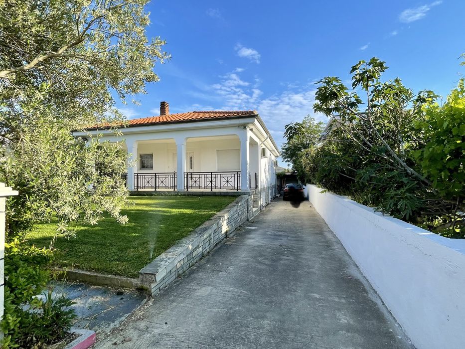 Просторна къща под наем в Гърция с 6 спални и басейн