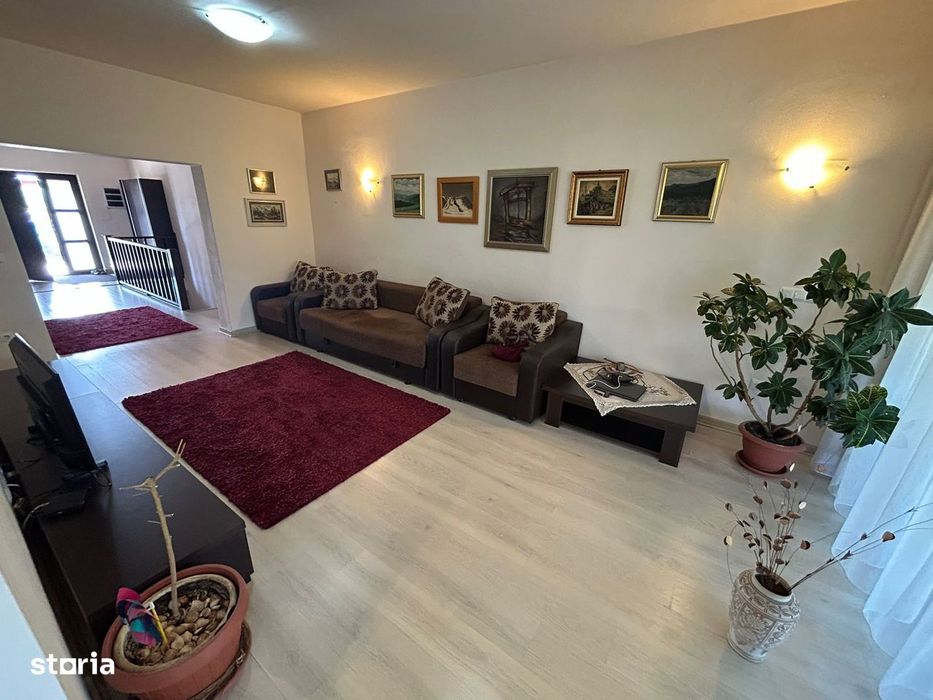 Casa tip duplex - zona Cetate