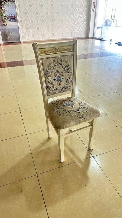 Стулшик сатылады жагдайы жаксы бахасы 200.000 сум