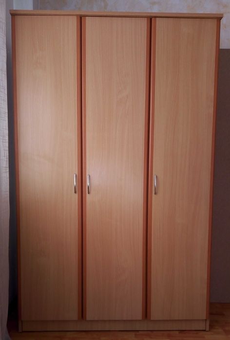 Șifonier 1,20/50 cm. înălțime 1,90 cm.