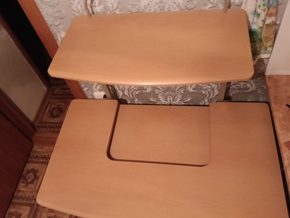 Стол/компьютерный стол в отличном состоянии