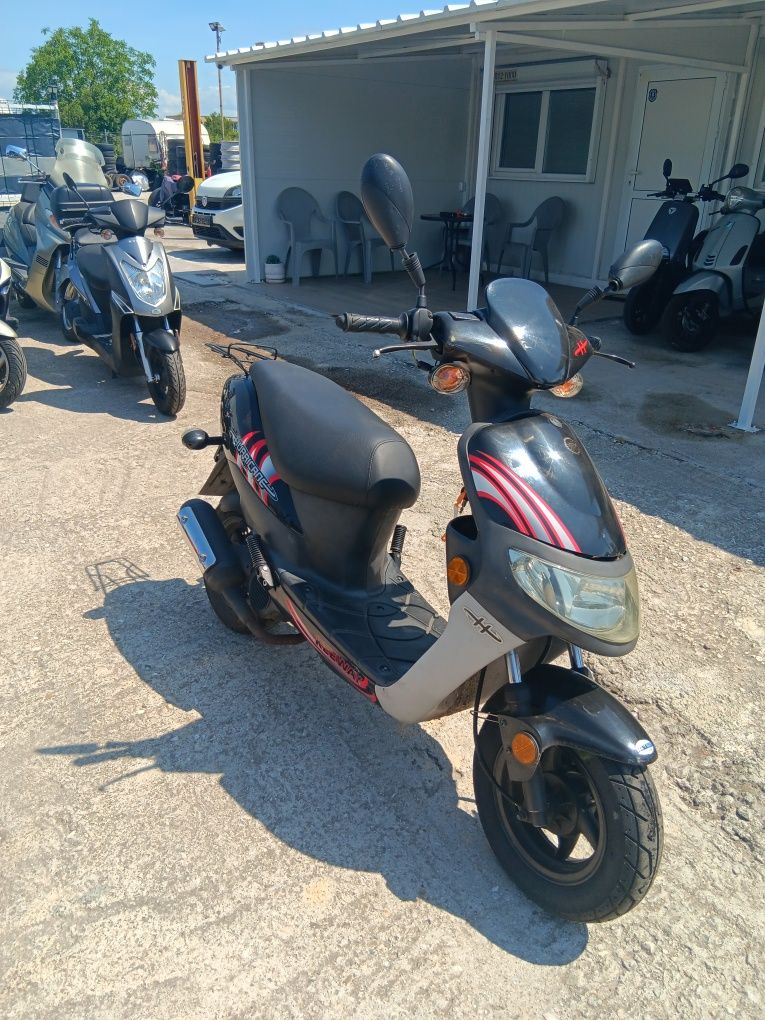Скутер Keyway Hurrikan 50